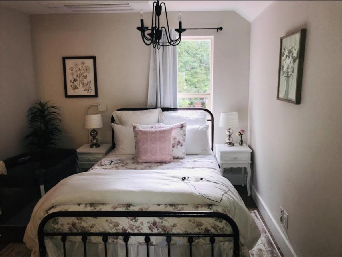 The Farmhouse Inn & Kitchen, 2 Blocks From Downtown Whitefish, Montana Eksteriør billede