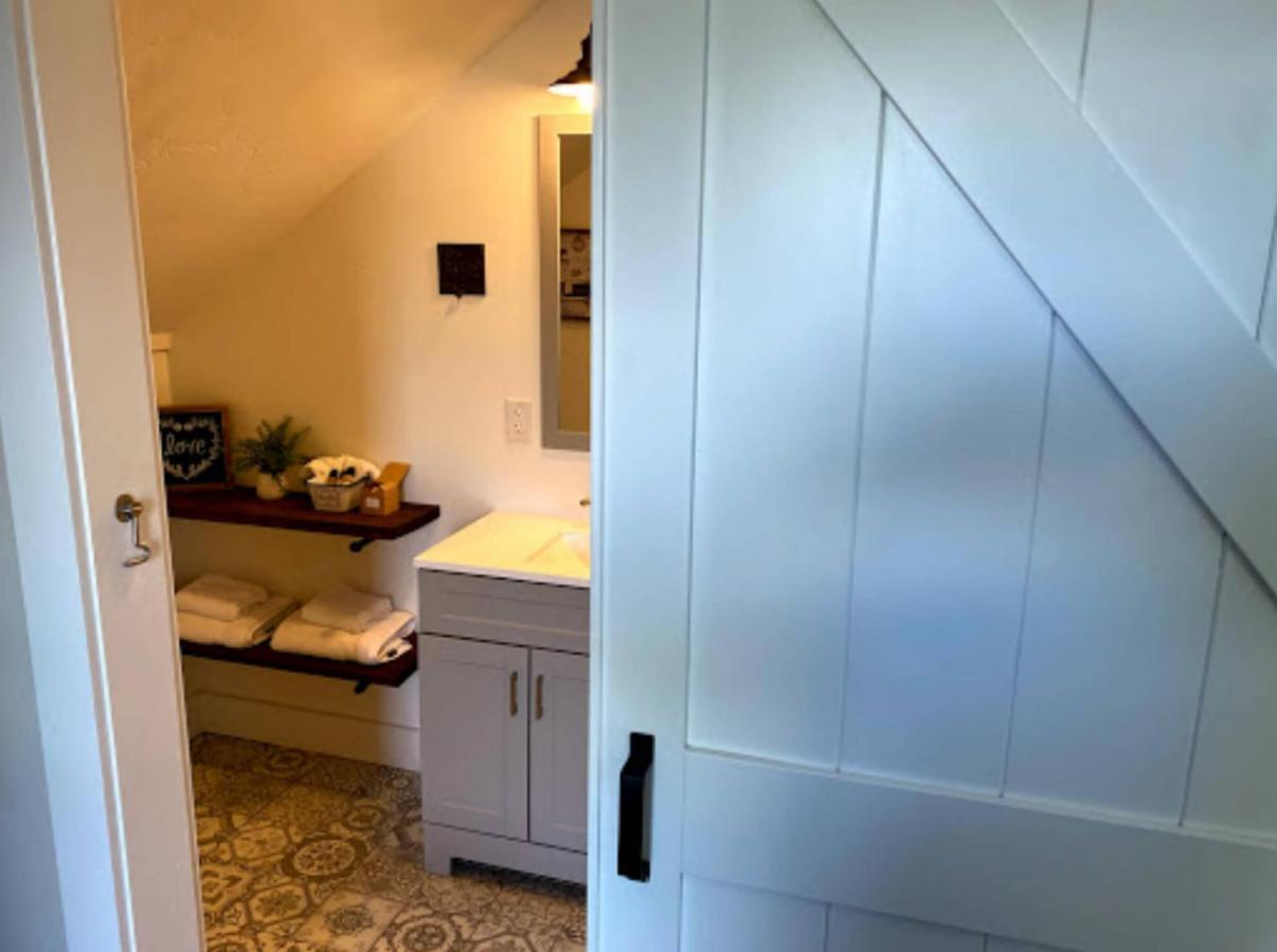 The Farmhouse Inn & Kitchen, 2 Blocks From Downtown Whitefish, Montana Eksteriør billede