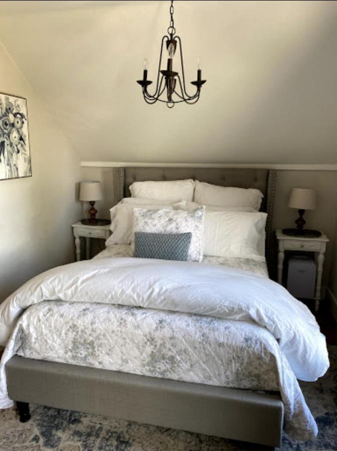 The Farmhouse Inn & Kitchen, 2 Blocks From Downtown Whitefish, Montana Eksteriør billede